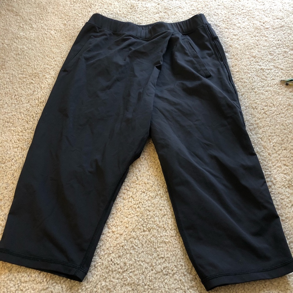 Lululemon - Crop - Black in 6